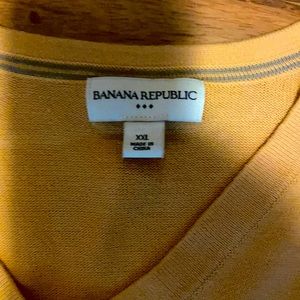Men’s Banana Republic yellow vneck sweater